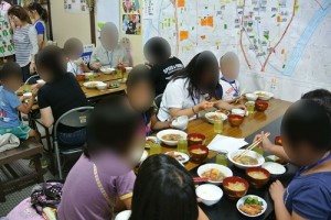 子ども食堂627食事風景1